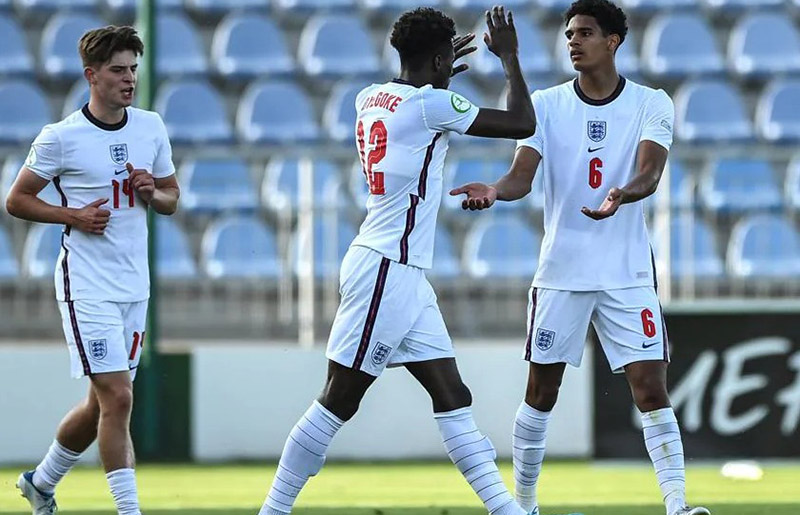 Англия U19
